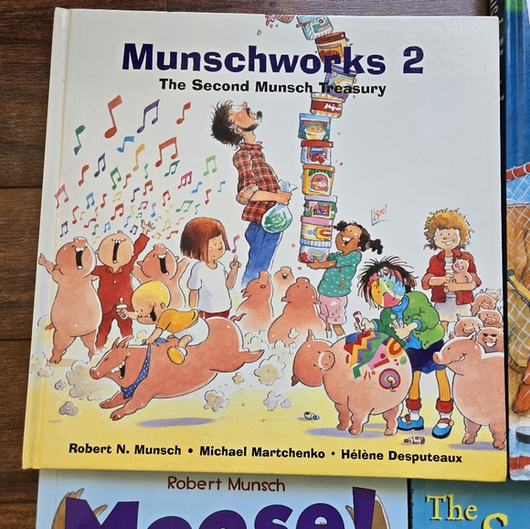 ROBERT MUNSCH BOOK LOT - Picture 2 of 16